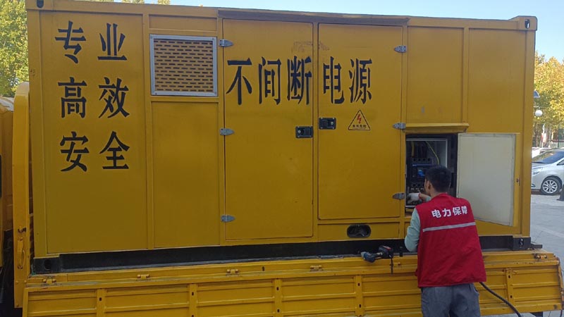 邯山柴油发电机组和UPS电源配合使用时，如何避免切换过程中的电力中断？